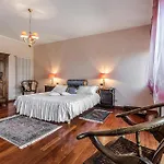 5 Bedroom In To *