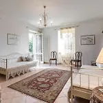 5 Bedroom In To *