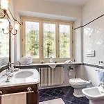 5 Bedroom In To Holiday home *