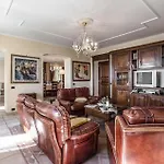 5 Bedroom In To Prázdninový dům Bollengo