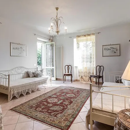 5 Bedroom In To *