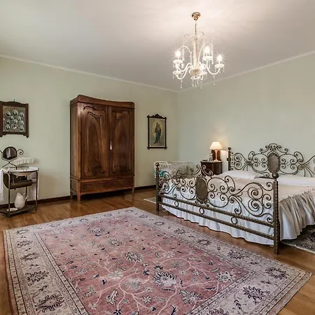 5 Bedroom In To *
