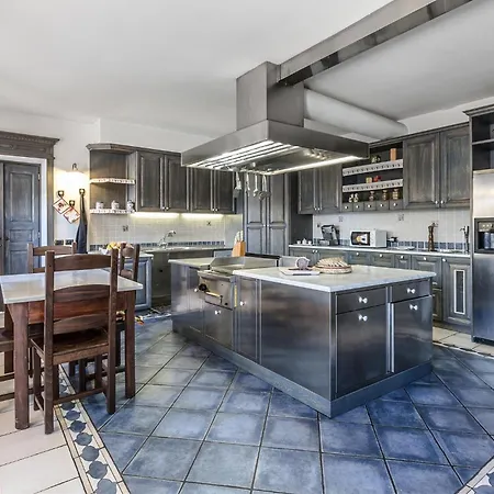 5 Bedroom In To بيت للعطل *