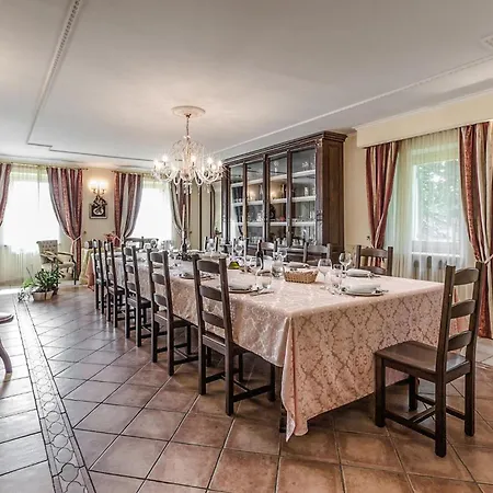 5 Bedroom In To Bollengo