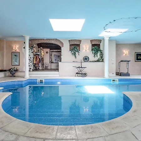 5 Bedroom In To * Bollengo