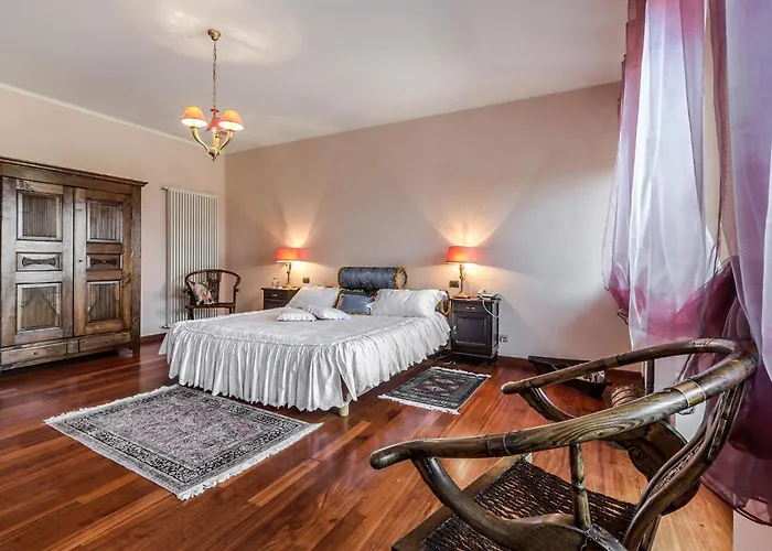 5 Bedroom In To *