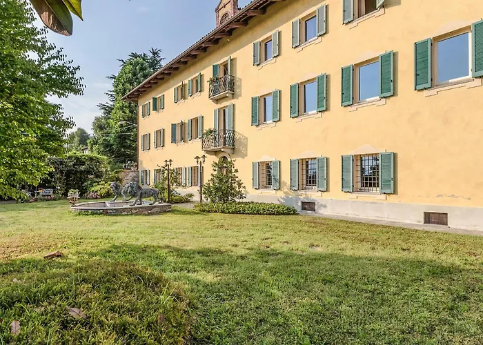 5 Bedroom In To Сasa de vacaciones Bollengo