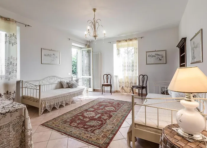 5 Bedroom In To *