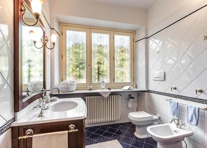 5 Bedroom In To Nyaraló *