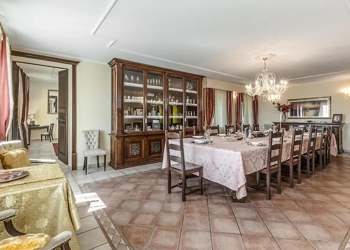 5 Bedroom In To * Bollengo
