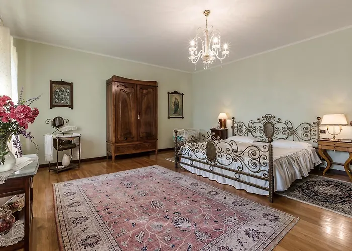 5 Bedroom In To *
