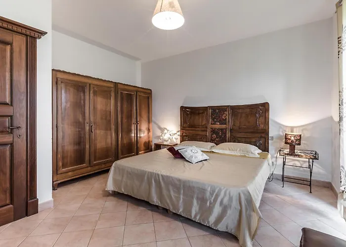 5 Bedroom In To Bollengo