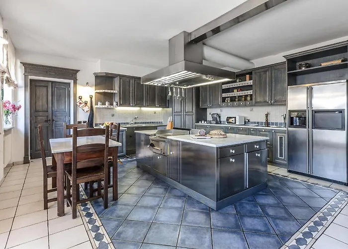 5 Bedroom In To Hébergement de vacances *