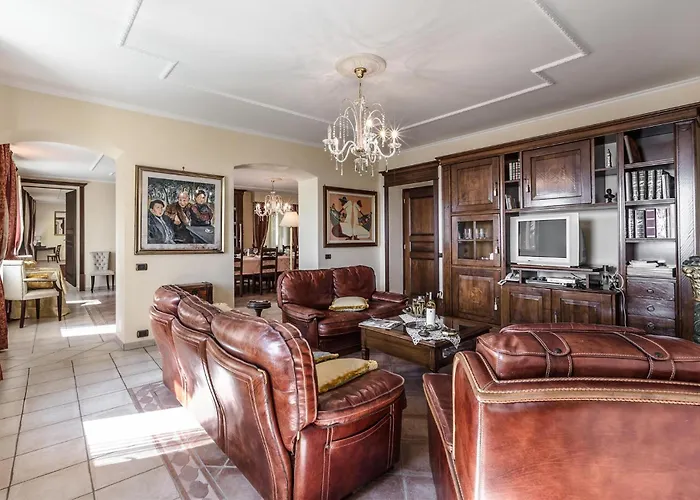 5 Bedroom In To Nyaraló Bollengo